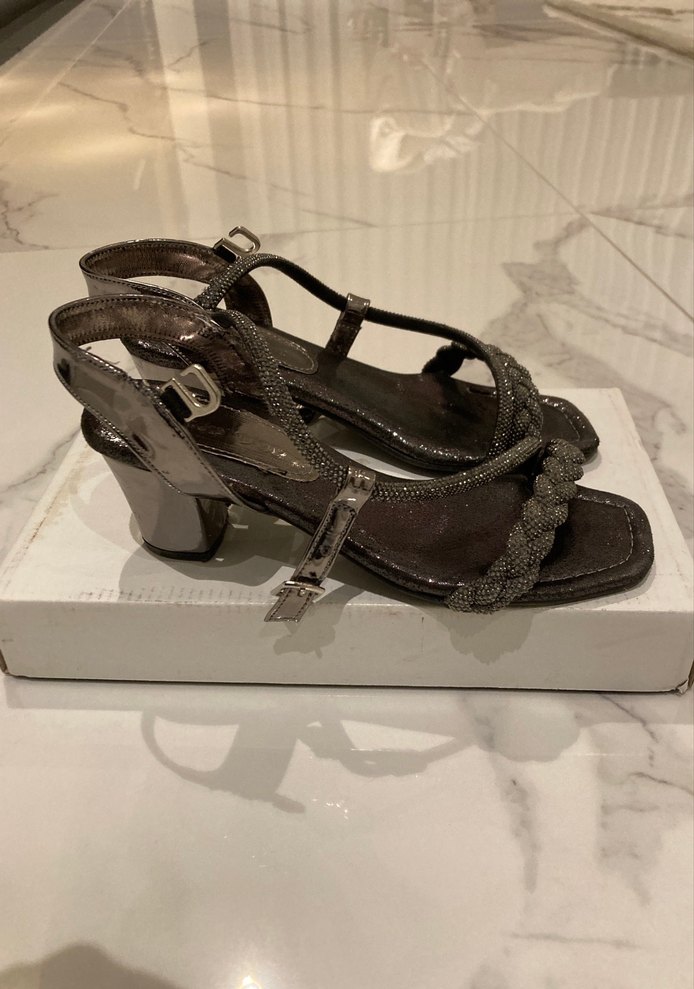 Çocuk 
Kemerli Yılan Desenli Siyah Dolgu Topuklu Ayakkabı - Görsel 2