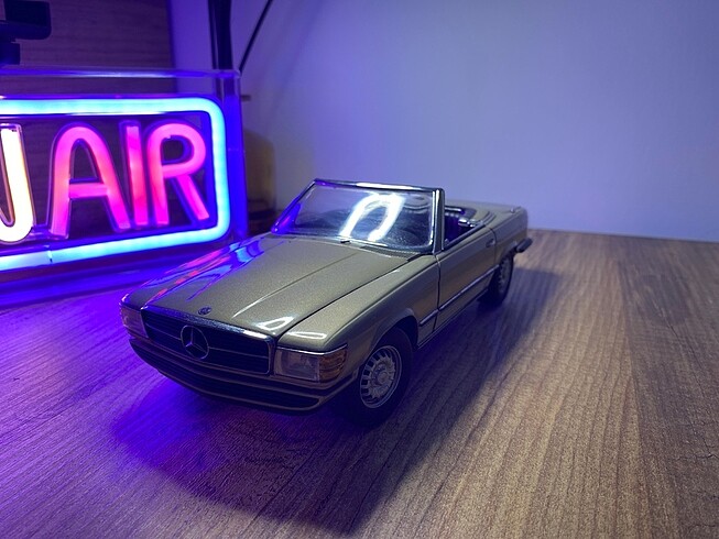 Sun Star Mercedes-Benz 350SL Modeli (1/18) - Koleksiyonluk