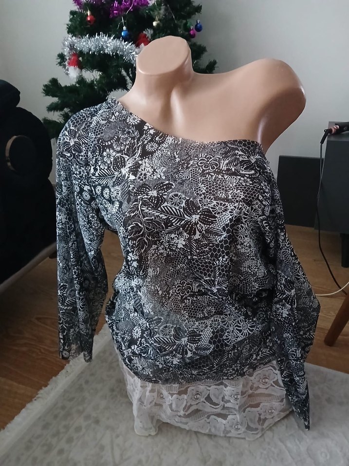 Gri Dantel Detaylı Uzun Kollu Bluz - Görsel 3