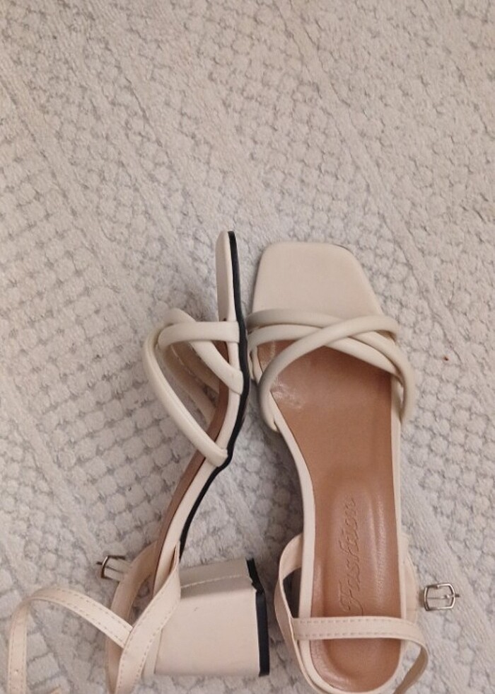 Topuklu ayakkabi - Görsel 2