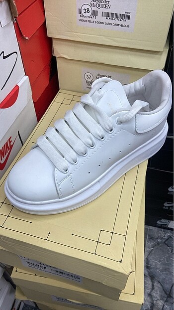 37 Beden beyaz Renk Alexander mcqueen