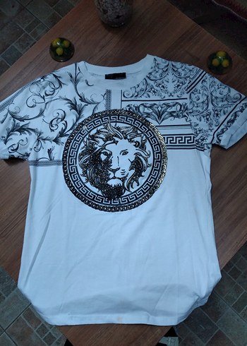 Altın Renkli Aslan Rozetli Erkek Tişört - Görsel 2