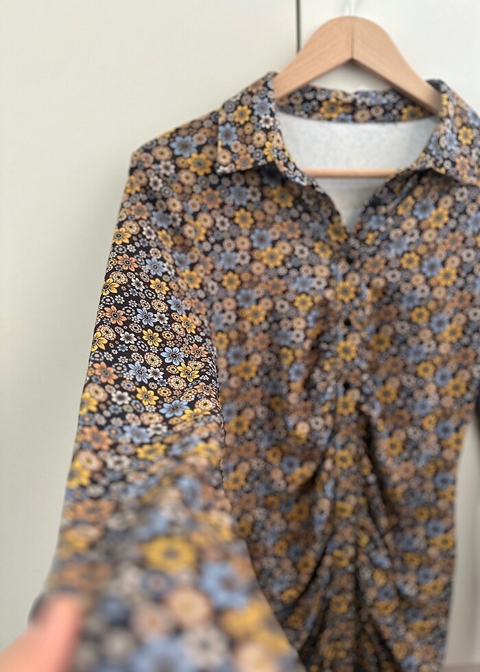 Çiçekli Gömlek - Görsel 4