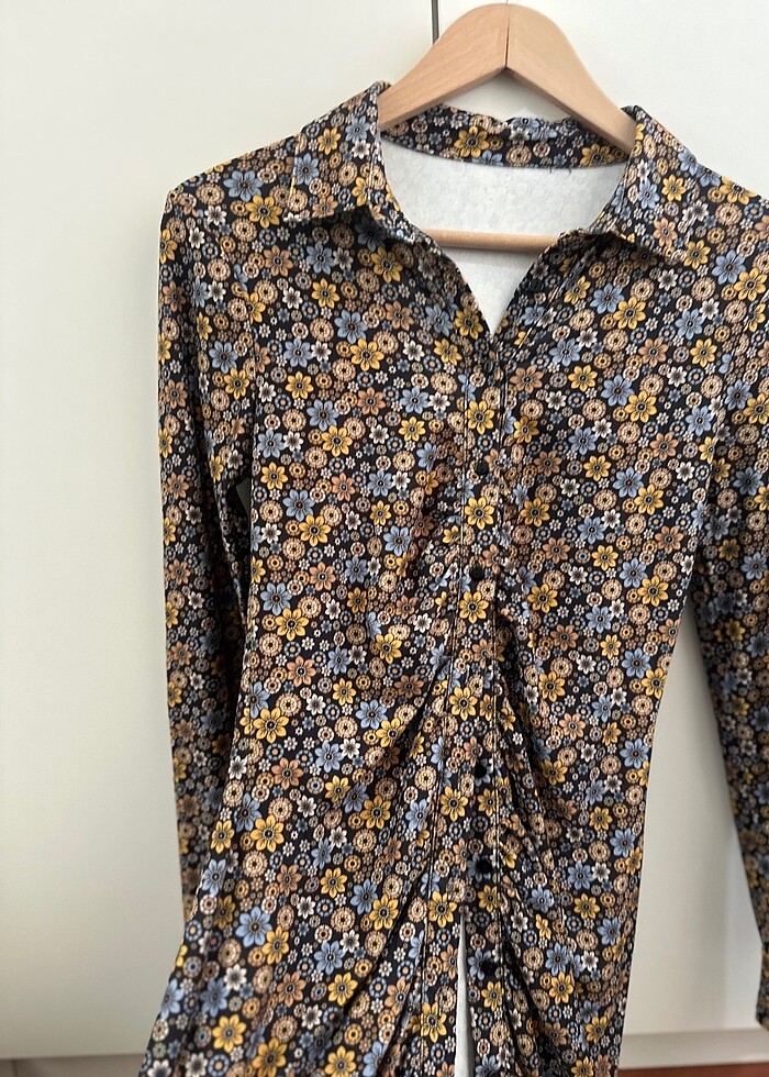 Çiçekli Gömlek - Görsel 3