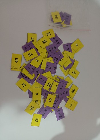 çarpım tablosu öğrenme kartları, mor ve sarı renkte, hafızakartı - Görsel 2