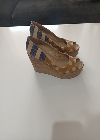 Bej Puantiyeli Kadın Dolgu Topuklu Ayakkabı - Görsel 2