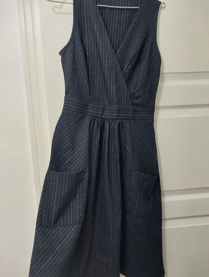 Çizgili V Yaka Midi Elbise - Görsel 2