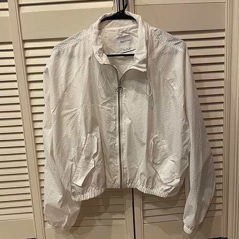 BERSHKA BEYAZ CEKET
