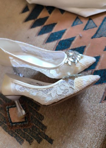 Diger Beyaz Dantel İşlemeli İnce Topuklu Kadın Ayakkabı - Görsel 4
