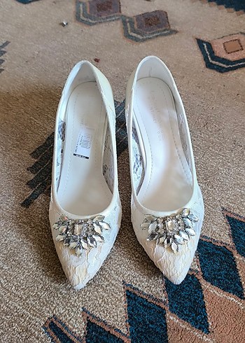 Diger Beyaz Dantel İşlemeli İnce Topuklu Kadın Ayakkabı - Görsel 2