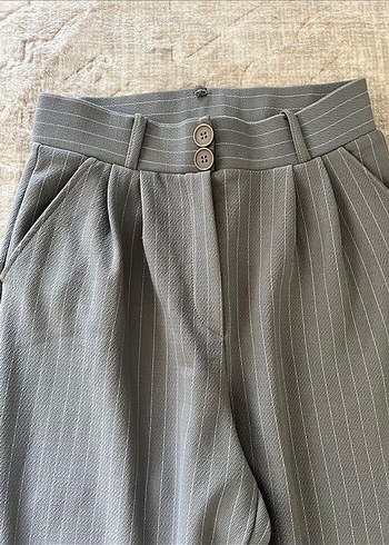 s Beden Gri Çizgili Pliseli Pantolon
