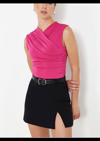 Koyu Pembe Kemerli V Yaka Kolsuz Bluz