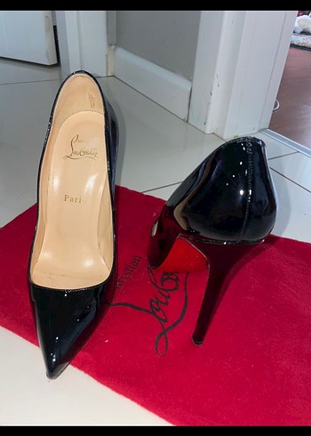 Christian Louboutin 39