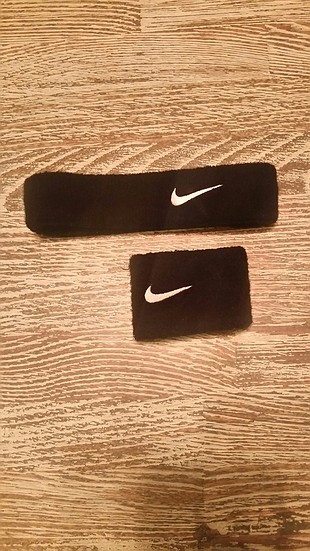 Nike siyah saç ve bilek bandı 