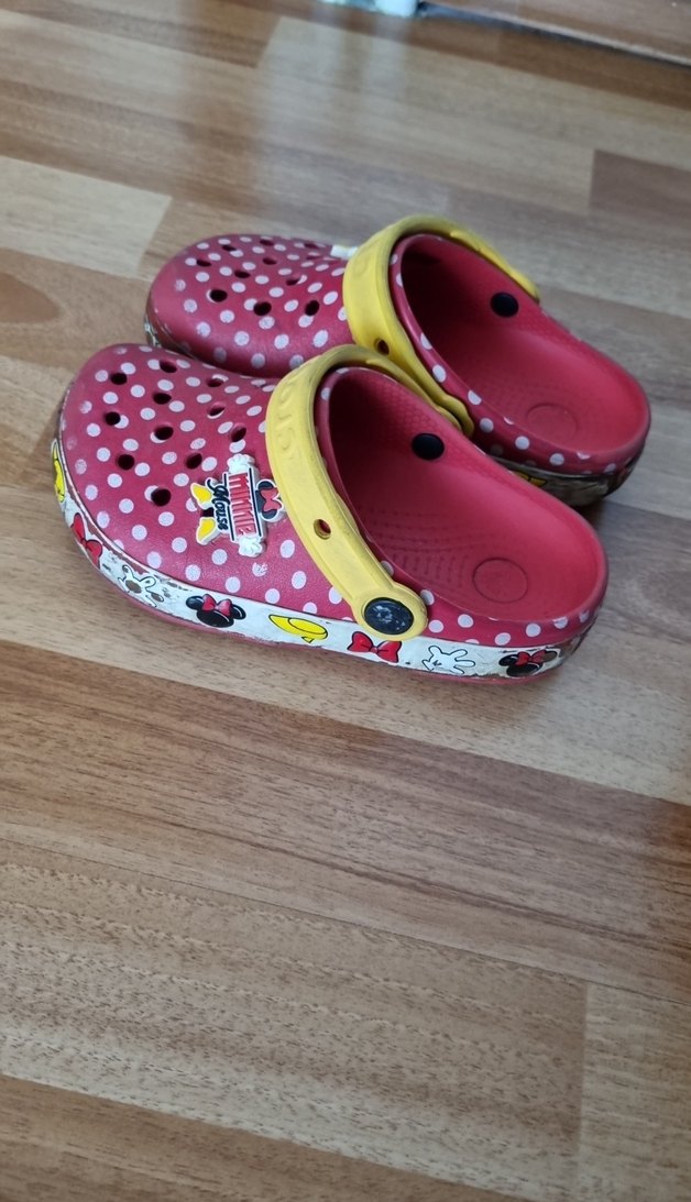 crocs Renkli Desenli Kız Terliği Sarı Tokalı - Görsel 2