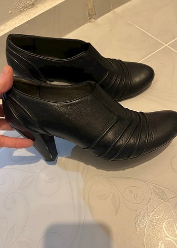 Kadın Siyah Pileli Goth Bot - Görsel 2