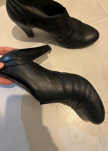 Kadın Siyah Pileli Goth Bot - Görsel 3