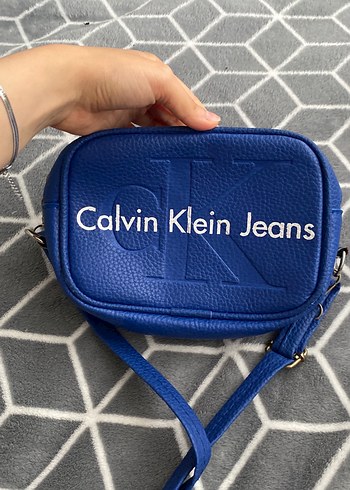 Calvin Klein Mavi Deri Kadın Çapraz Çanta - Görsel 3