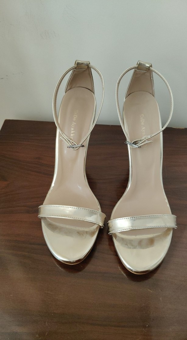 Bej Parlak Tokalı İnce Topuklu Kadın Ayakkabı - Görsel 2