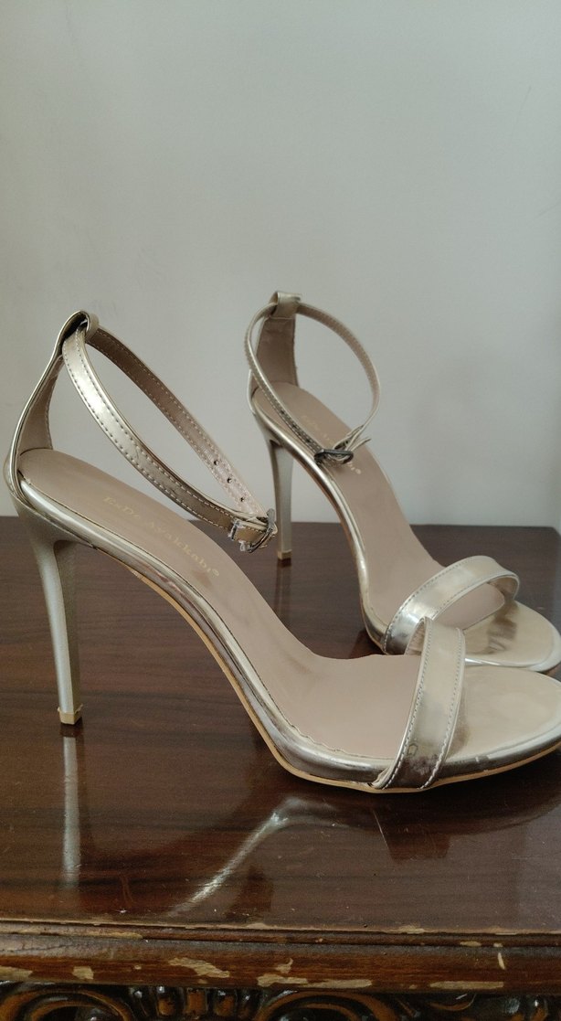 Bej Parlak Tokalı İnce Topuklu Kadın Ayakkabı - Görsel 3