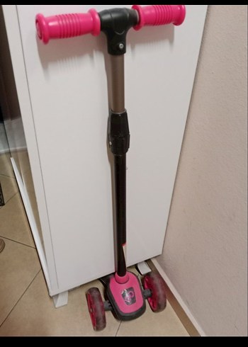 Diğer Pembe Çocuk Scooter'ı