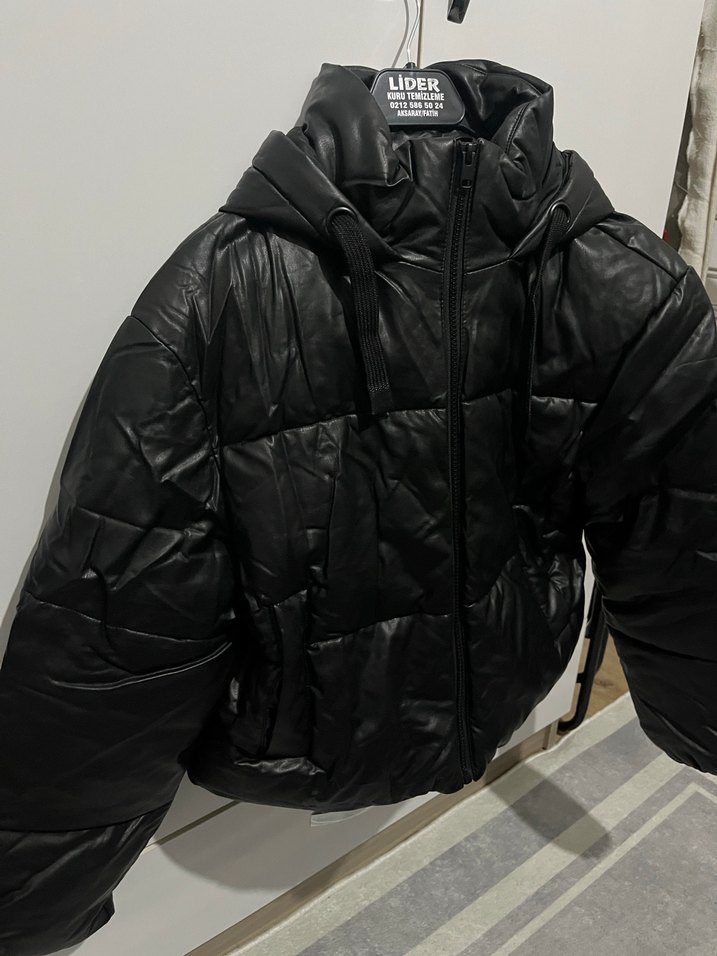 Siyah Deri Kemerli Kısa Kadın Mont - Görsel 2