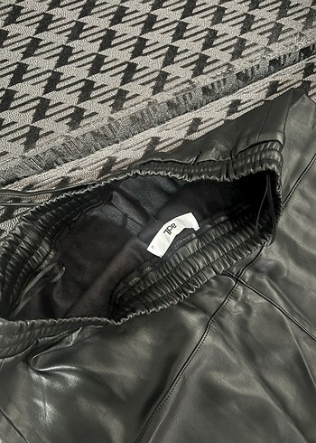 Siyah Deri Kemerli Mini Etek - Görsel 3