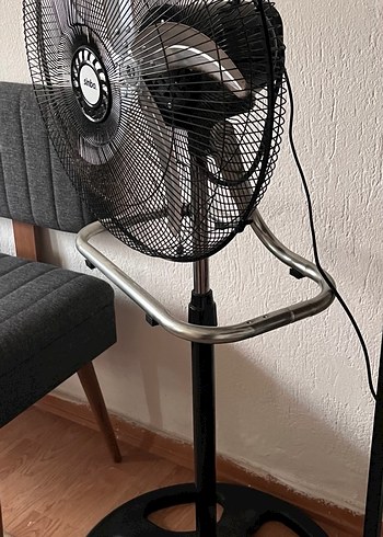 Siyah Ayaklı Vantilatör - Görsel 2