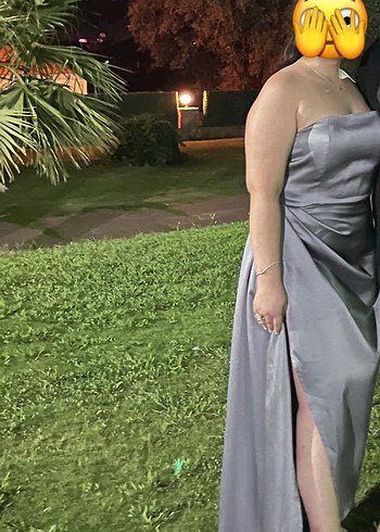 Gri Uzun Drapeli Straplez Abiye Elbise - Görsel 4