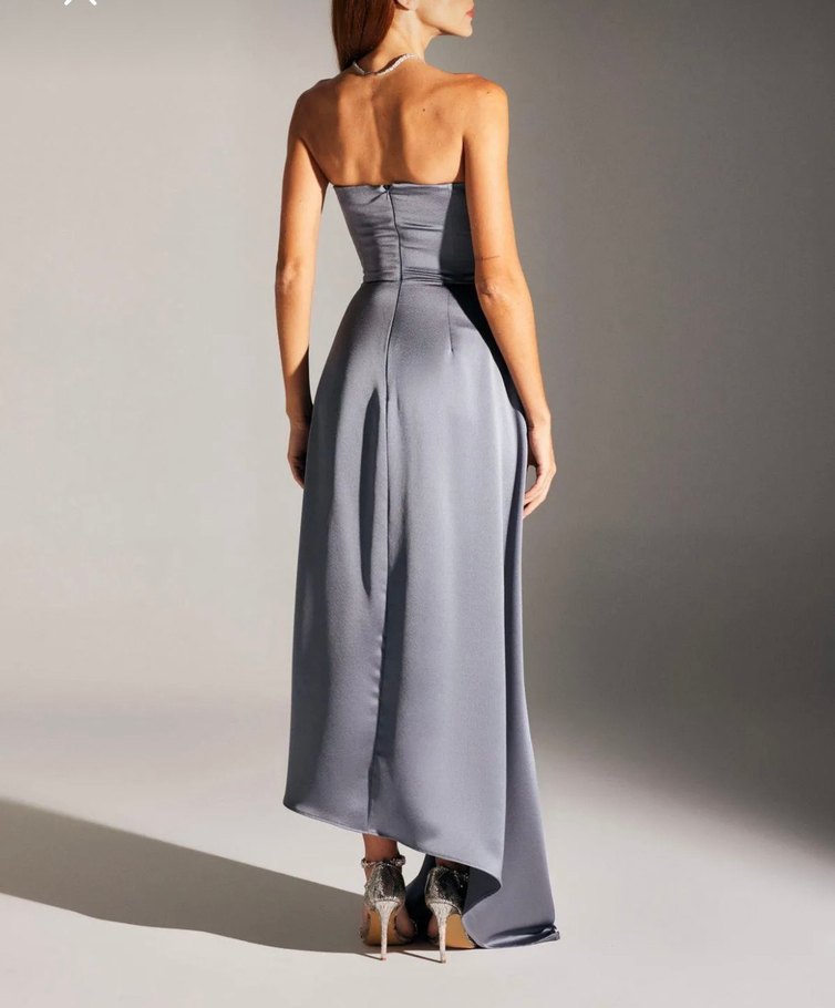 Gri Uzun Drapeli Straplez Abiye Elbise - Görsel 3