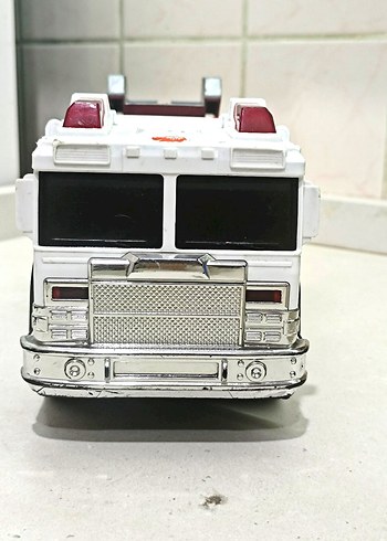 Klasik Amerikan oyuncak itfaiye aracı - Görsel 2