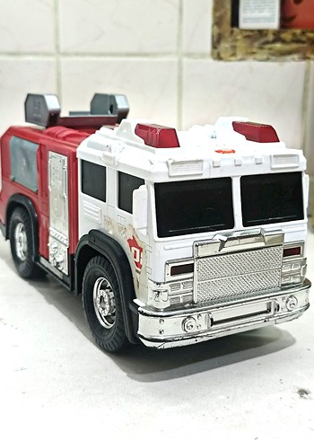 Klasik Amerikan oyuncak itfaiye aracı - Görsel 3