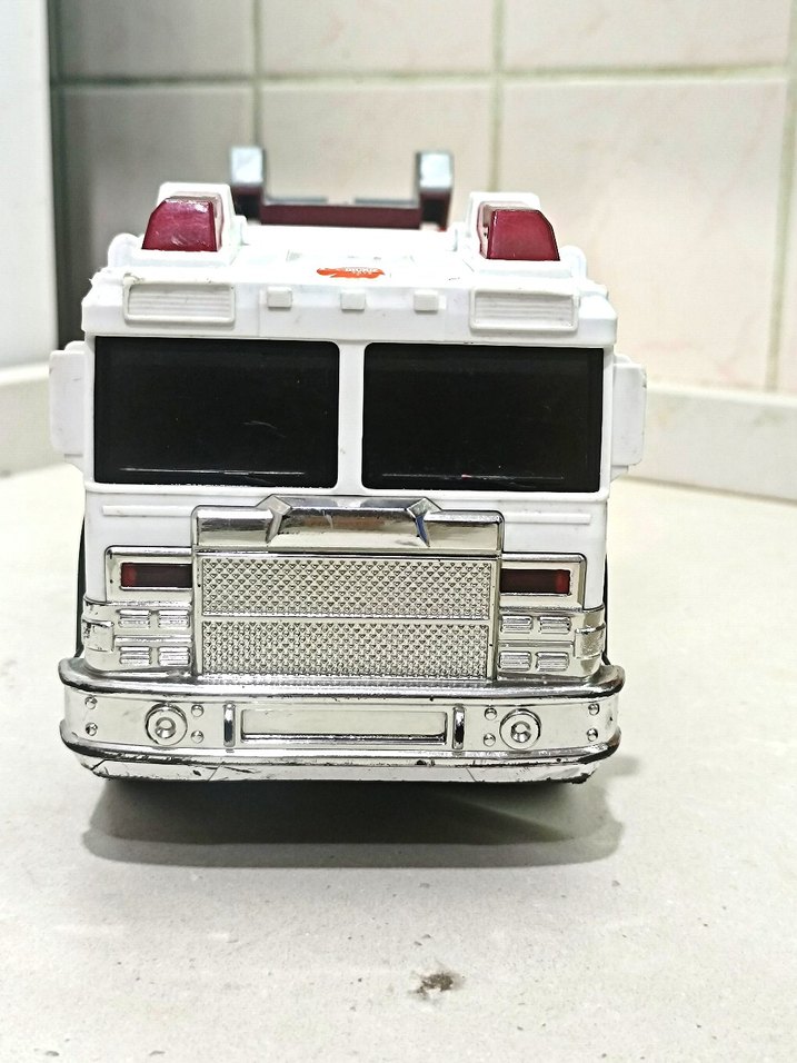 Klasik Amerikan oyuncak itfaiye aracı - Görsel 2