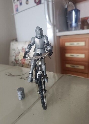 Maket şövalye figür ve bisiklet