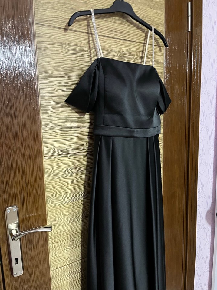 Siyah Uzun Askılı Saten Abiye Elbise - Görsel 2