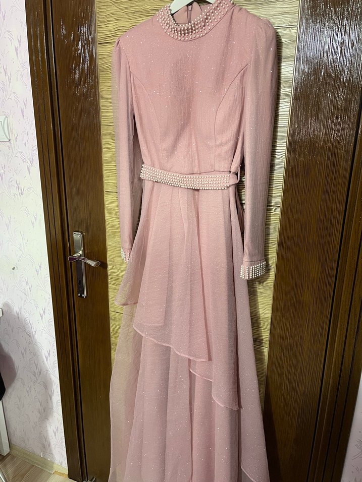 Pembe Uzun Kollu İnci Detaylı Drapeli Abiye Elbise - Görsel 2