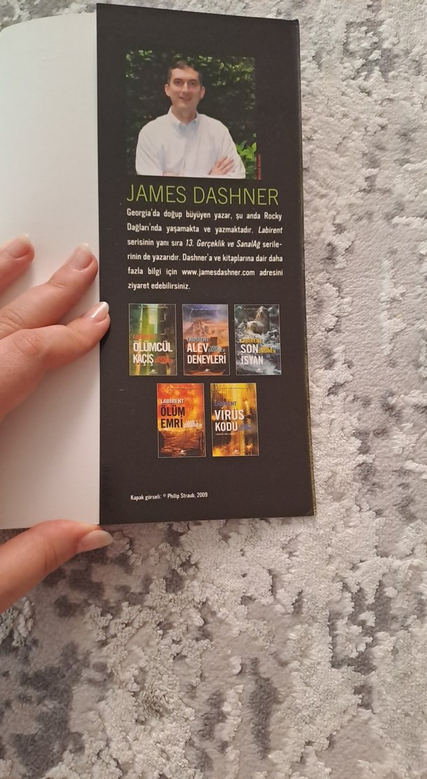 Labirent Ölümcül Kaçış - James Dashner (1. kitap) - Görsel 2
