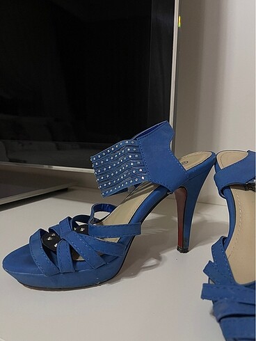 Mavi topuklu ayakabı - Görsel 3