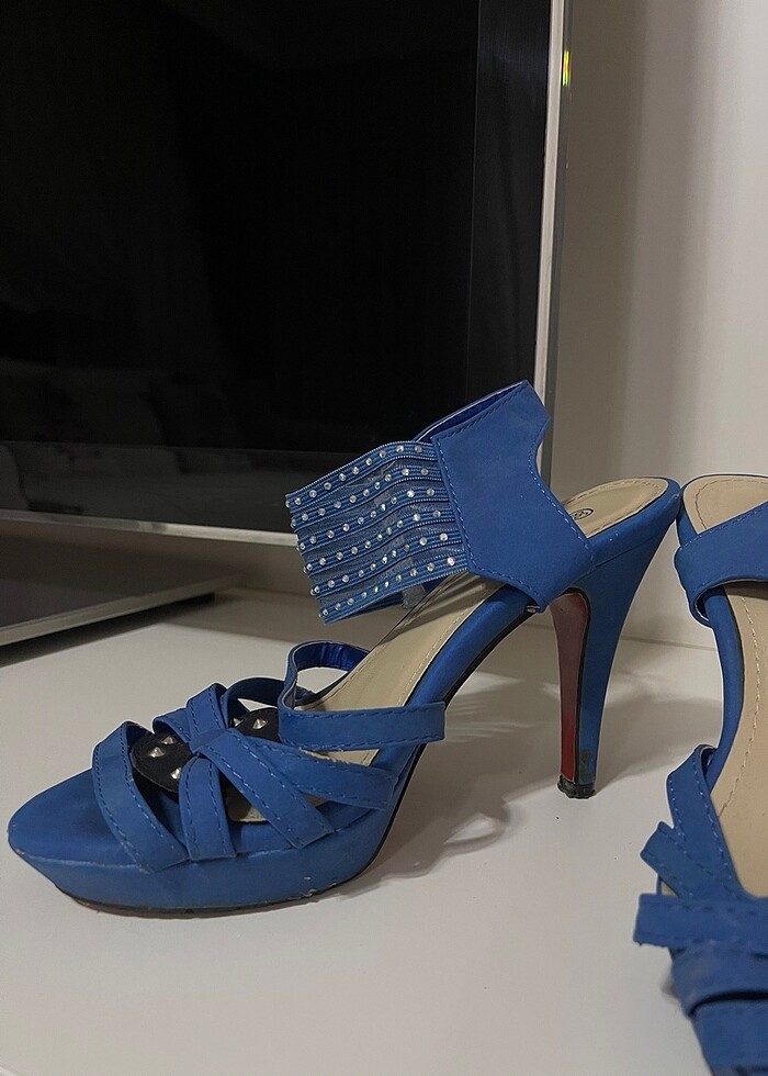Mavi topuklu ayakabı - Görsel 3
