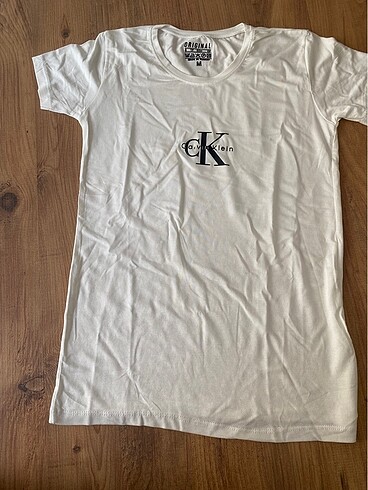 m Beden Calvin klein tişört