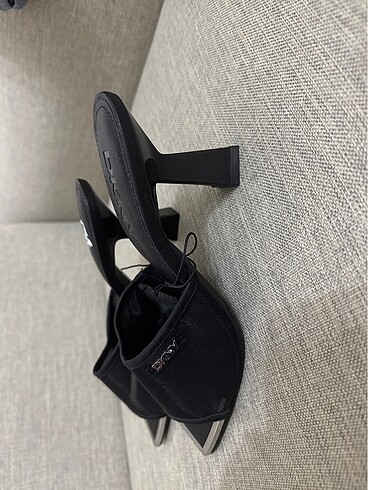 39 Beden siyah Renk DKNY TERLİK