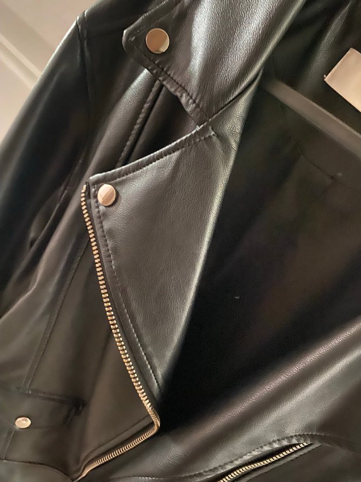 BERSHKA Kadın Siyah Deri Biker Ceket - Görsel 3