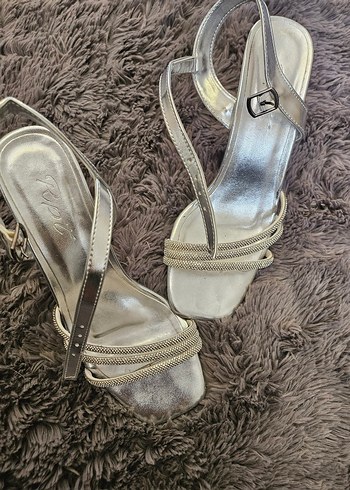 37 Beden Gümüş Renkli Tokalı Stiletto Kadın Abiye Ayakkabı