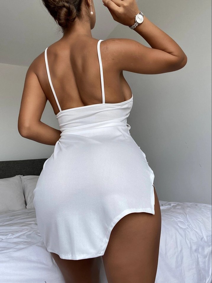 Zincir Detaylı Beyaz Mini Elbise - Görsel 3