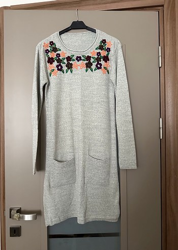 Nakış Detaylı Gri Uzun Kollu Triko Tunik