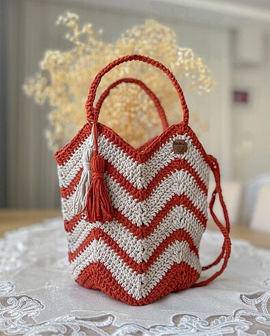 Zigzag örgü çanta
