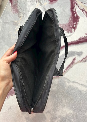 Diğer Fermuarlı Siyah Laptop Çantası
