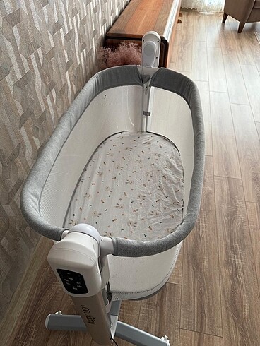 Beden Huggy moon otomatik sallanabilen beşik