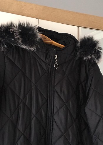 Kürk Detaylı Uzun Siyah Kadın Kışlık Mont - Görsel 3