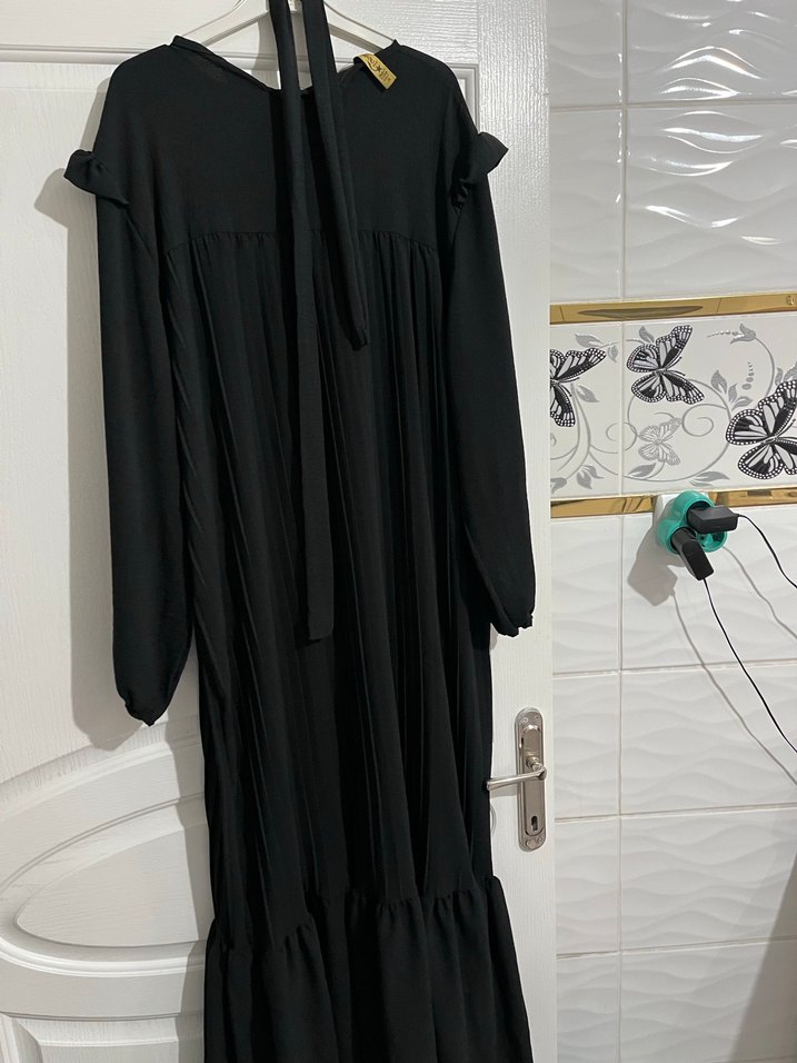 Uzun Siyah Pilili Kadın Elbise - Görsel 2